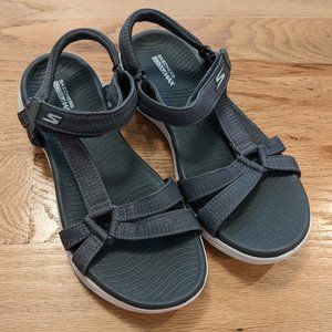 Woman's Sketchers Sandals